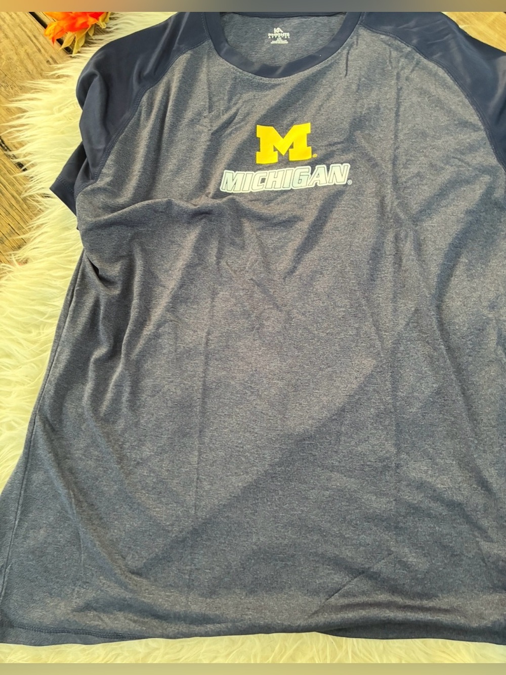 🌺NWT Knights Apparel Navy and Yellow Michigan Logo Short Sleeve Tee🌺
